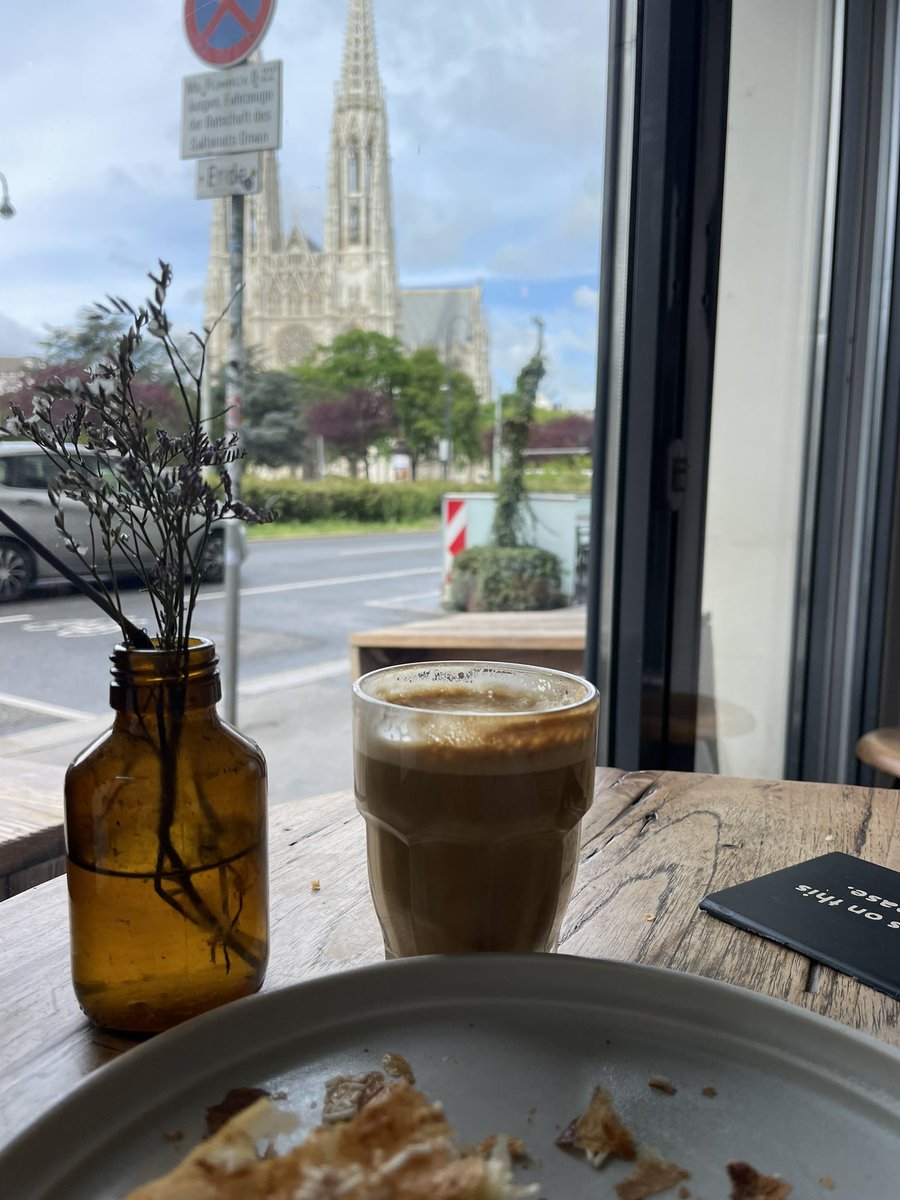 clo2me's tweet image. Great time so far at #OARSI2024 in Vienna learning, sharing and mostly catching up!! @GLAD_Int @GLAD_Ireland @CarolynAEmery @jwhittak_physio @ewa_roos @Helen0Leary etc. 🇦🇹