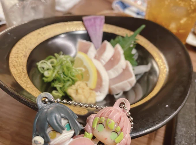 「コナ●で終始盛り上がる酒と飯は美味かったな甘露寺」 