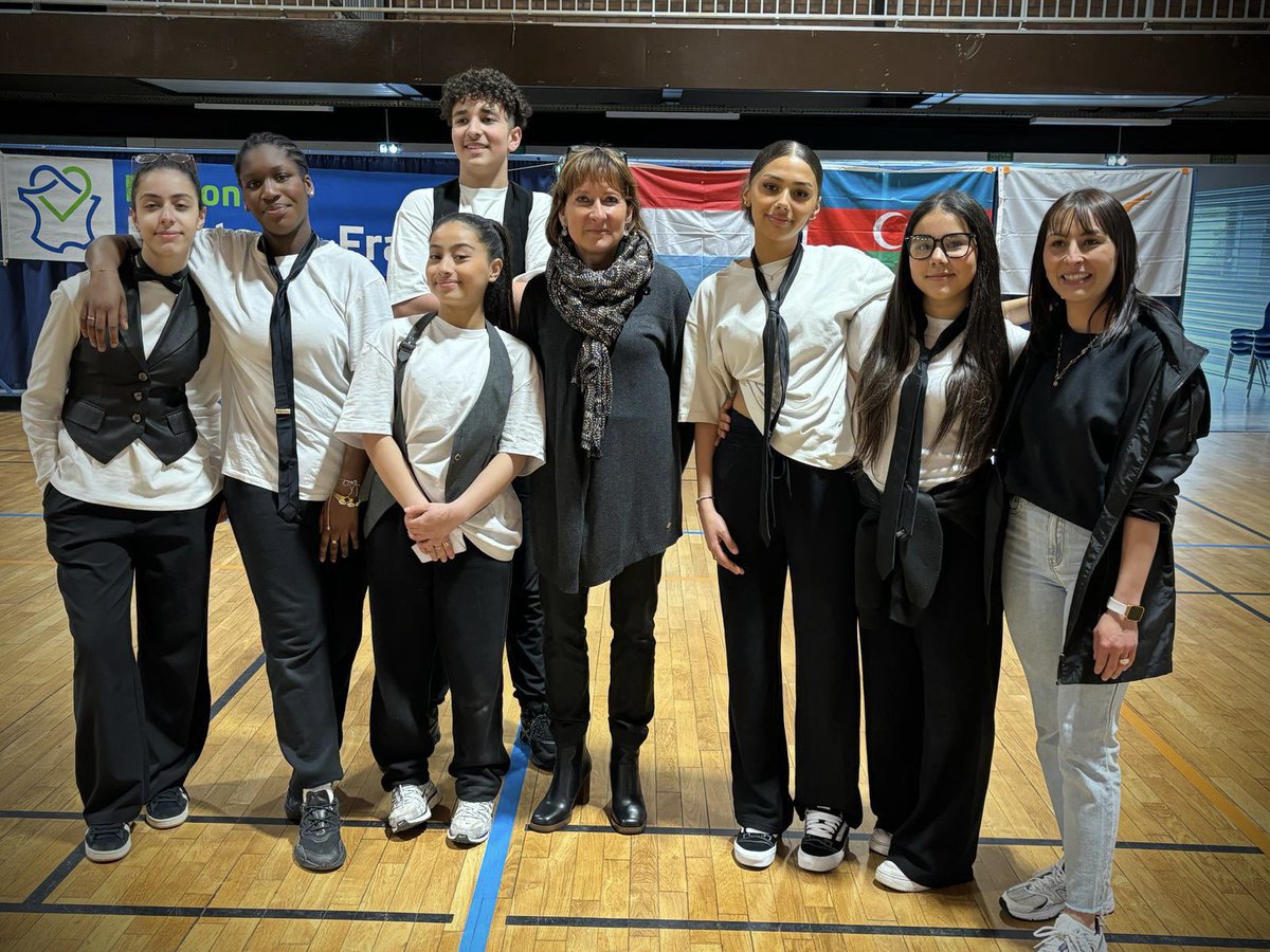 Dsden59's tweet photo. #JO2024 - 100 jours . Visite de Valerie Cabuil #recteur @AcLille et @ClarisseStein #daasen à la Battle de #hiphop organisée par @unssacadlille . Les équipes du collège Leon Blum de Wavrin, @CollegeMakeba et du lycée Baggio de Lille ont mis à l’honneur cette discipline des JO 🪩🥇 https://t.co/WxoQI0PmeK