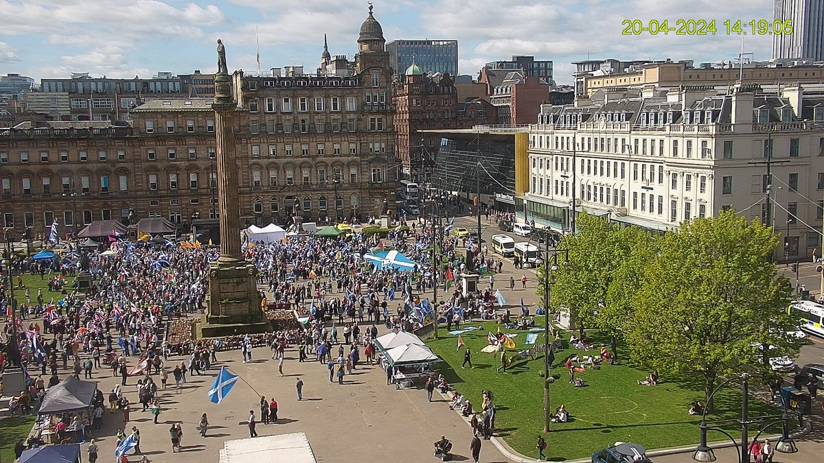 Ok peeps, how many Indy supporters at the gathering point in George Square post March? #BelieveInScotland 😏