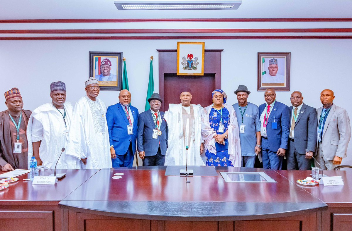 ... Tasks Nigerians On Peaceful Coexistence Meanwhile, Vice President @KashimSM has urged Nigerians to live peacefully among themselves and learn how to accommodate each other. Senator @KashimSM made the imploration on Friday when a delegation from the Association of National…