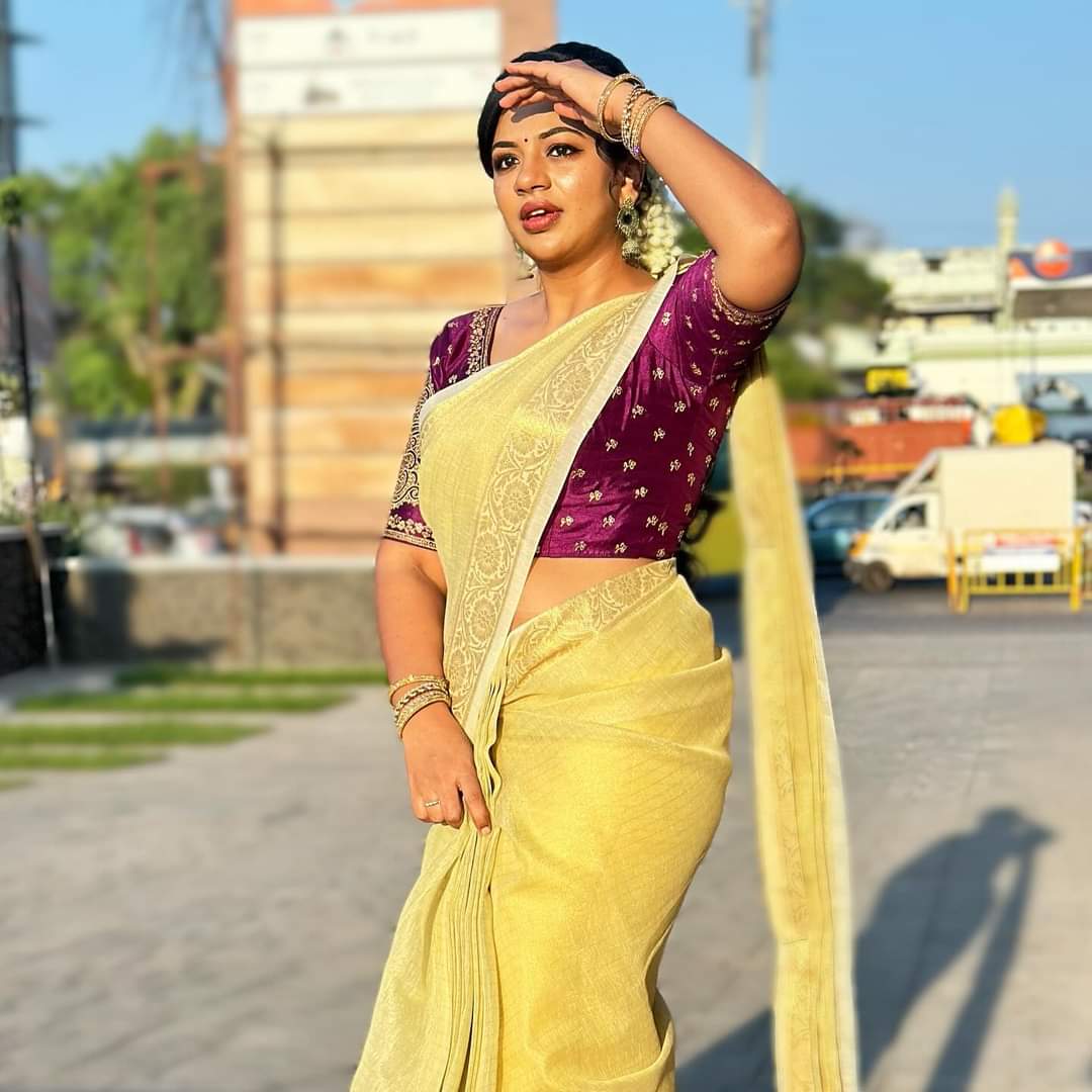 stepup_media's tweet photo. #Nanthini 💛 https://t.co/fd1RsIDyMP