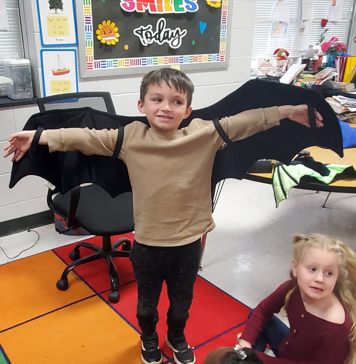 tonyea_mead's tweet photo. #dengss
North Dover Elementary students learning first hand about the structure/ function of a bat and why they are important to our ecosystem. https://t.co/2lV0w9vmSD