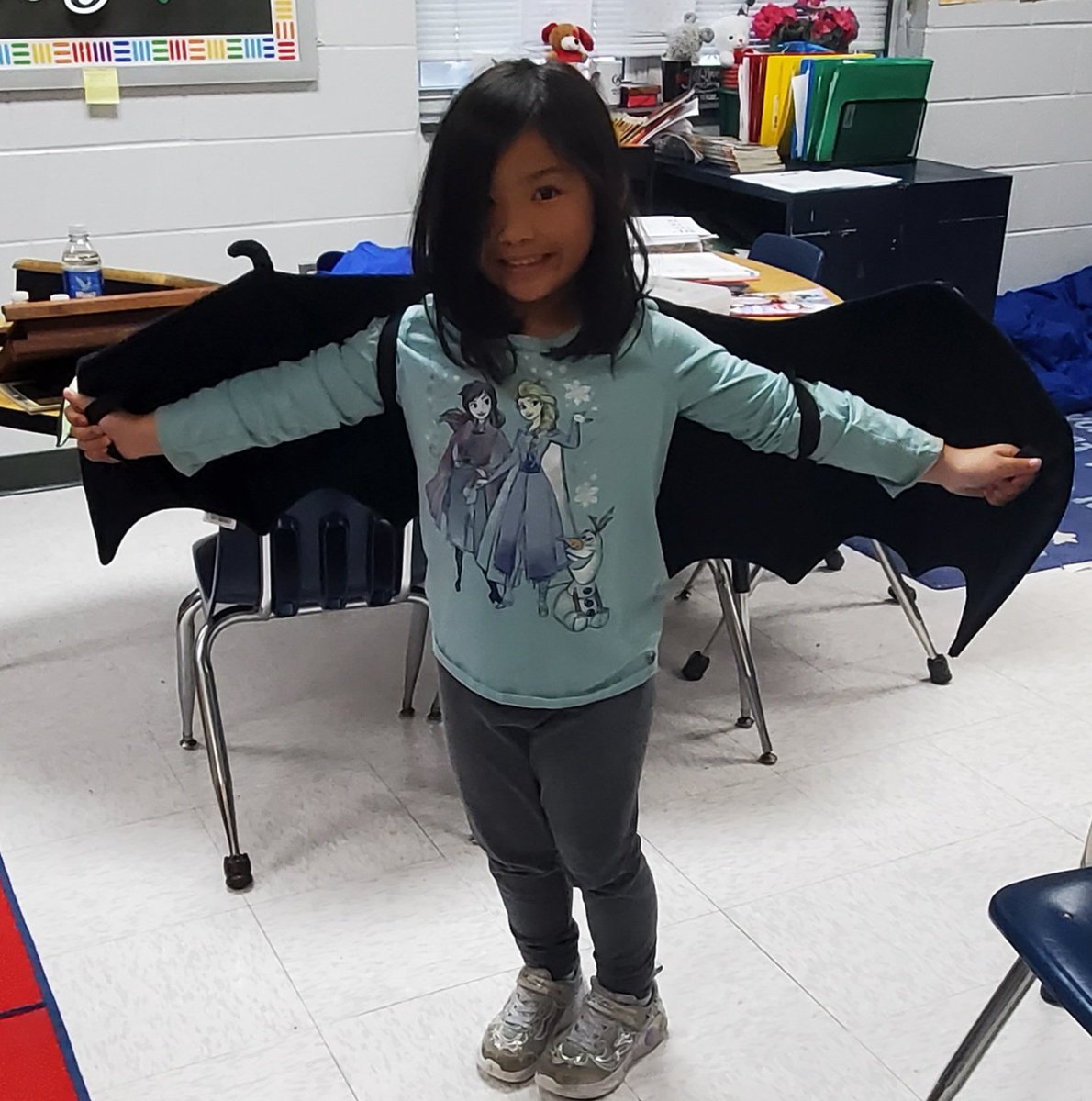 tonyea_mead's tweet photo. #dengss
North Dover Elementary students learning first hand about the structure/ function of a bat and why they are important to our ecosystem. https://t.co/2lV0w9vmSD