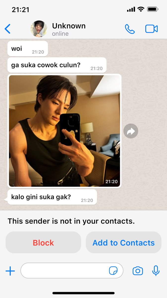 choose one.
— 
lee jeno onetwt au