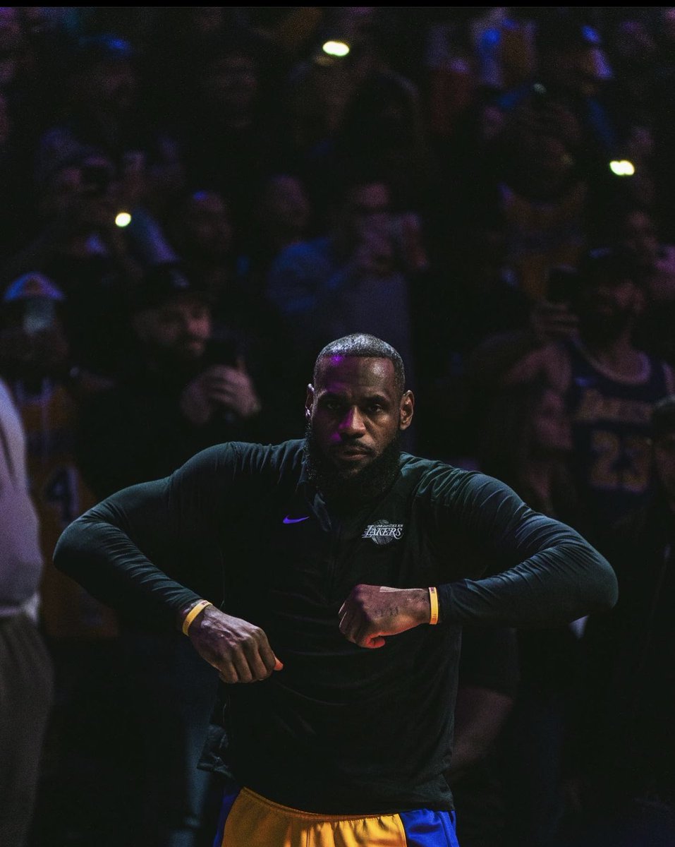 SpeakContext's tweet photo. LAKERS PLAY BASKETBALL TODAY. https://t.co/hiKLcZ3EjK