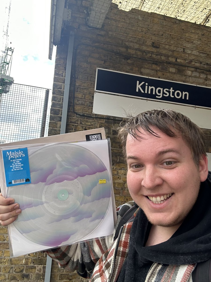 A massive massive massive thanks to all at @BanquetRSDfeed @BanquetRecords. I’ve been awake since 4am and thank to you guys I finally managed to get Lily Allen and Maisie Peters.

One over the moon boy! #RSD2024