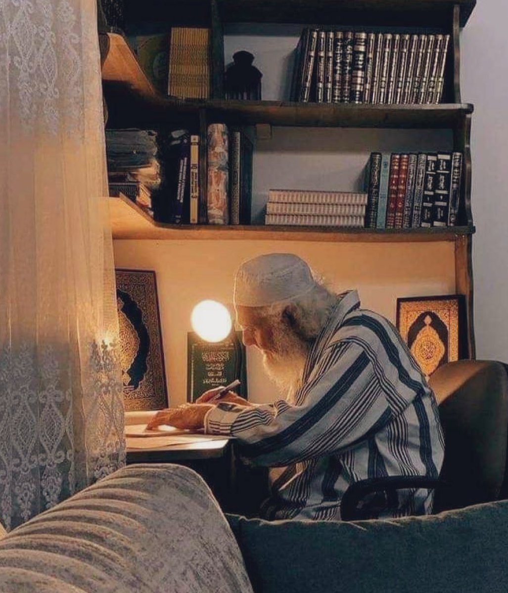 "يحتاج الإنسان إلى مخبأ، 
كلما أسرَف في الظهور عاد إليه مُنفردًا."