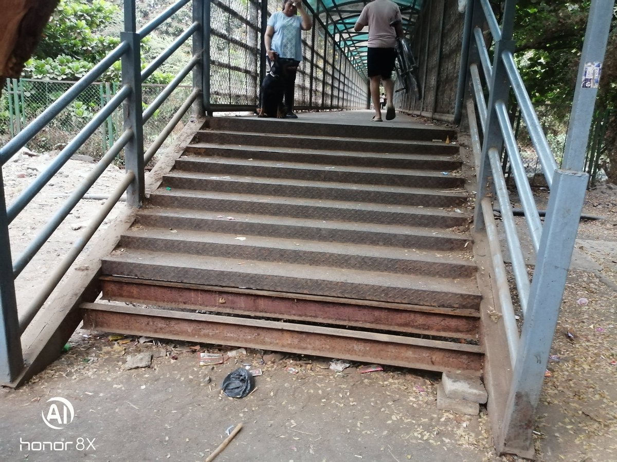 manibharat2's tweet photo. @NMMConline 2 steps of bridge connecting Sector 6 and Simplex Hanuman Society now missing, should action be awaited till all steps go missing? https://t.co/Y8bCkCOSTm