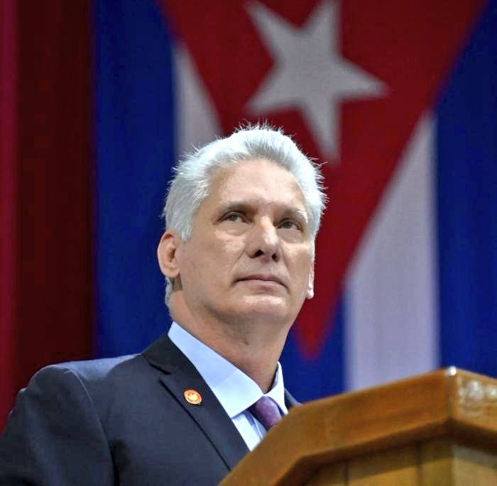 Hoy está de cumpleaños nuestro Presidente @DiazCanelB. Que este nuevo año de vida esté lleno de éxitos, salud y prosperidad. Gracias por su liderazgo y dedicación a #Cuba 🇨🇺. #YoSigoAMiPresidente
