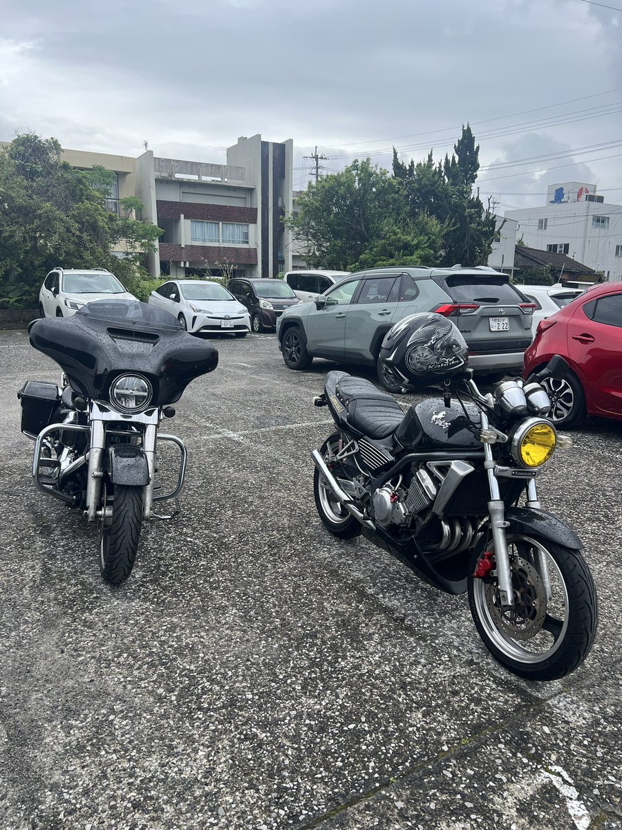 ryufuri's tweet photo. 本日は雨の中、後輩くんとラーメン食べに指宿へ🏍️
帰りにSSRさんによって甘いものを食べて雨のツーリング終了でした☺️ https://t.co/D51uxRJHRA