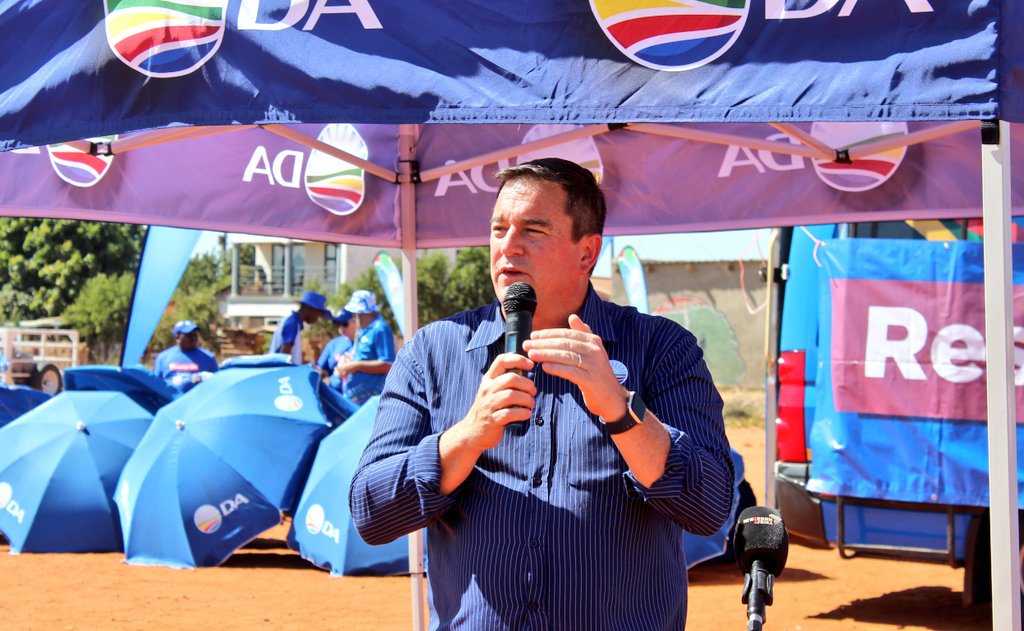 📷 | John Steenhuisen Our DA Federal Leader, John Steenhuisen at eZinambeni in eMalahleni 🇿🇦 Read about our bold solutions to #RescueSA at: rescuesa.org.za