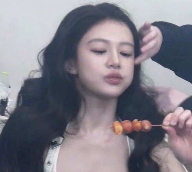 ⠀⠀⠀⠀⠀⠀⠀⠀⠀
⠀⠀    ∧,,,∧
   ᖗ (  ˶• ˕ •˶ )っ    ♡
  (￣∪￣￣￣)   nyum   nyum   nyum
⠀⠀⠀⠀⠀⠀⠀⠀⠀