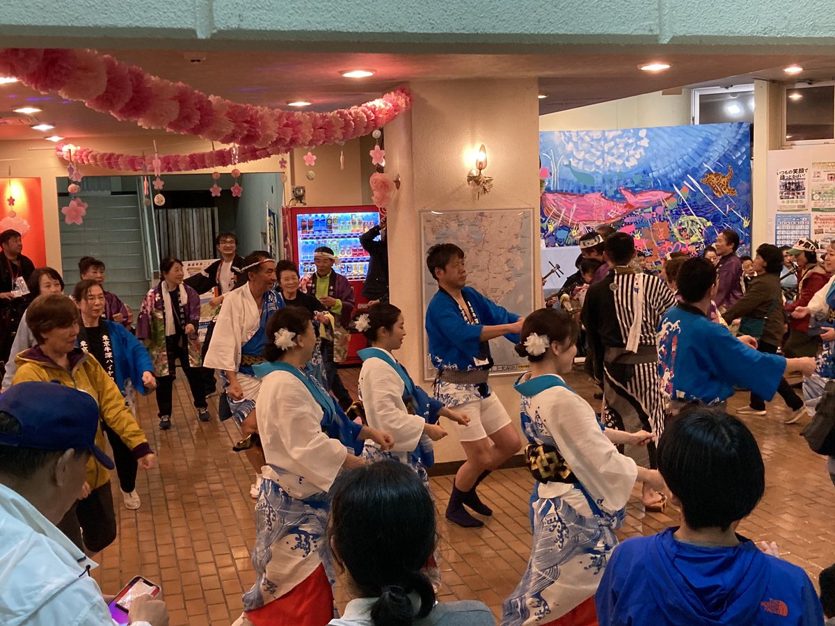 牛深ハイヤ祭り総踊り1日目。 小雨が降る中でしたが、 楽しく踊り切る事ができました！ 総踊りの後の「座ハイヤ」も 楽しかった！！ 明日の総踊りは、 13時からです。 明日も楽しく踊ります！ #牛深ハイヤ祭り #熊本県 #天草市 #牛深町 #郷土芸能 #東京牛深ハイヤの会