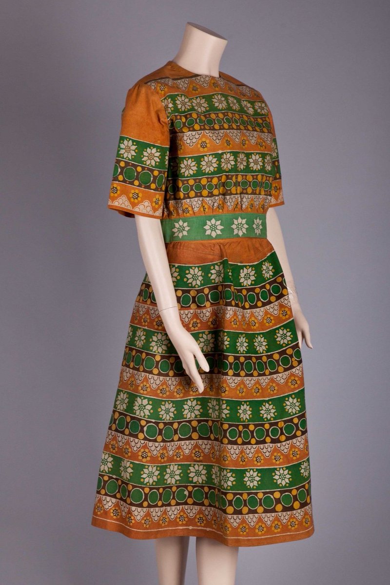 LizzyCurrie's tweet photo. Matching skirt and blouse from 1927 by designer Józefa Kogut in the Ethnographic Museum #Krakow, an interesting Polish interpretation of the Javanese art of batik.
https://t.co/briS4HNm0X https://t.co/hQbt9UsF4N