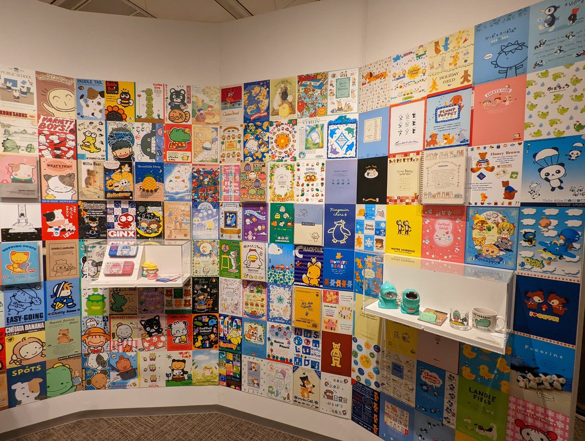 文房具の絵!前にサンエックスの展示見に行った時と同じようにハッ(これ知ってる、なぜか…)ってなります<RT 
