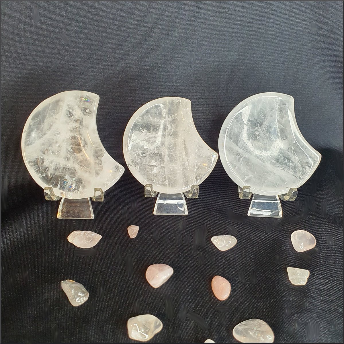 Here's the newest items in the shop!

Druzy agate moons w/faces, beautiful Gaia statue, & clear quartz moon bowls!

pennywisewitchshop.etsy.com

REMINDER:  Crystal bowls, hearts, & carvings-12% OFF this week!

#womanownedbusiness #supportsmallbusiness #crystalshop #PennywiseWitchShop