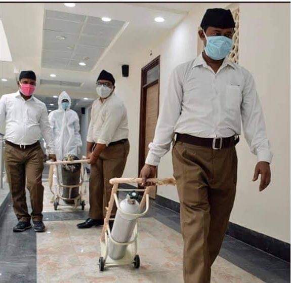 roteIndischer's tweet photo. @MaliniP Please take a look at the myriad tweets with hashtags such as #Oxygen #OxygenNeeded #CovidHelp. Shows how mismanaged and headless was your favourite Union Govt.
https://t.co/25j0ILgA1g https://t.co/j7R6OZMF0E
