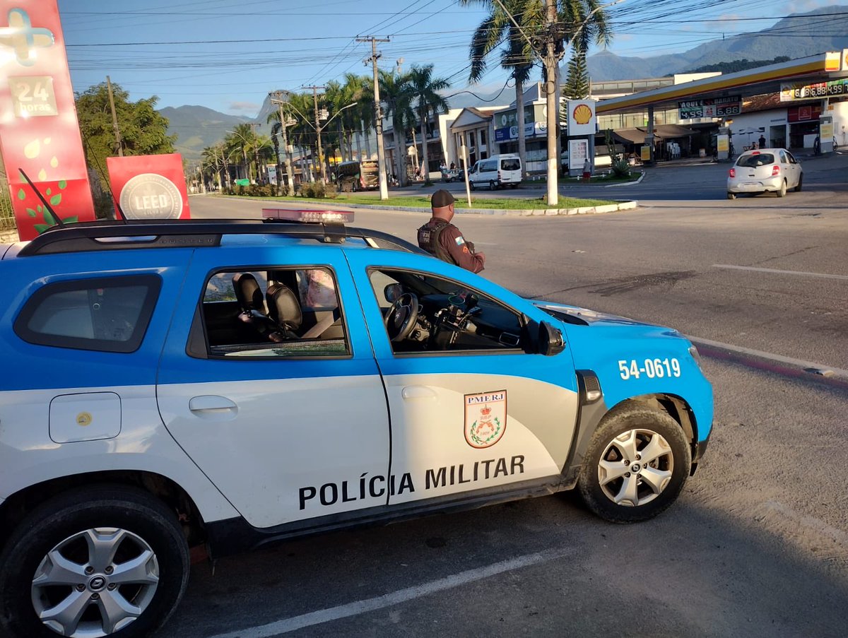 PMERJ's tweet photo. #SEPM #5CPA #2CIPM realiza baseamento na Av. Roberto da Silveira, garantindo vigilância e segurança contínua para a região. #SegurançaAtiva #ProteçãoComunitária #Paraty #CostaVerde #SulFluminense https://t.co/GDvHaNHotT