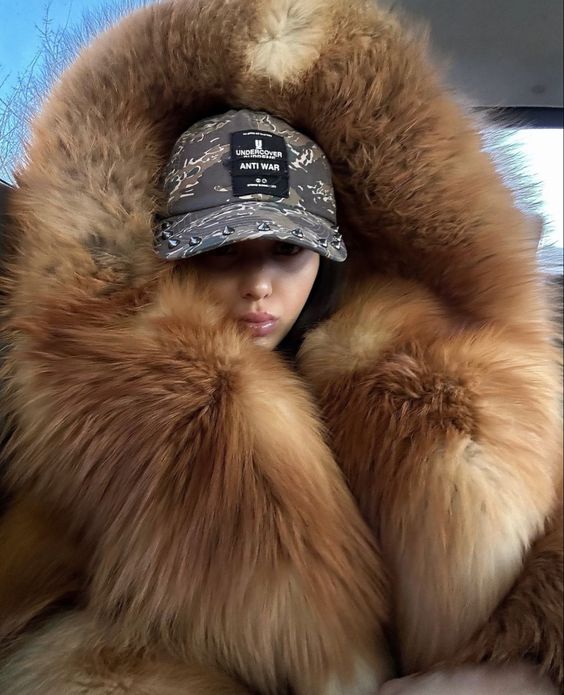 “Regal” volume 👑
#infurmagazine #infurmag #fur #furfashion #ott #qotd #ootd #ootn #fw #aw #fw24 #aw24 #fall #fallfashion #fashionweek #streetstyle #streetfashion #fashion #outerwear #wildfur #fallfashion #fallstyle #fashionnova #fashionable #fashionpost #coffeetime #mobwife