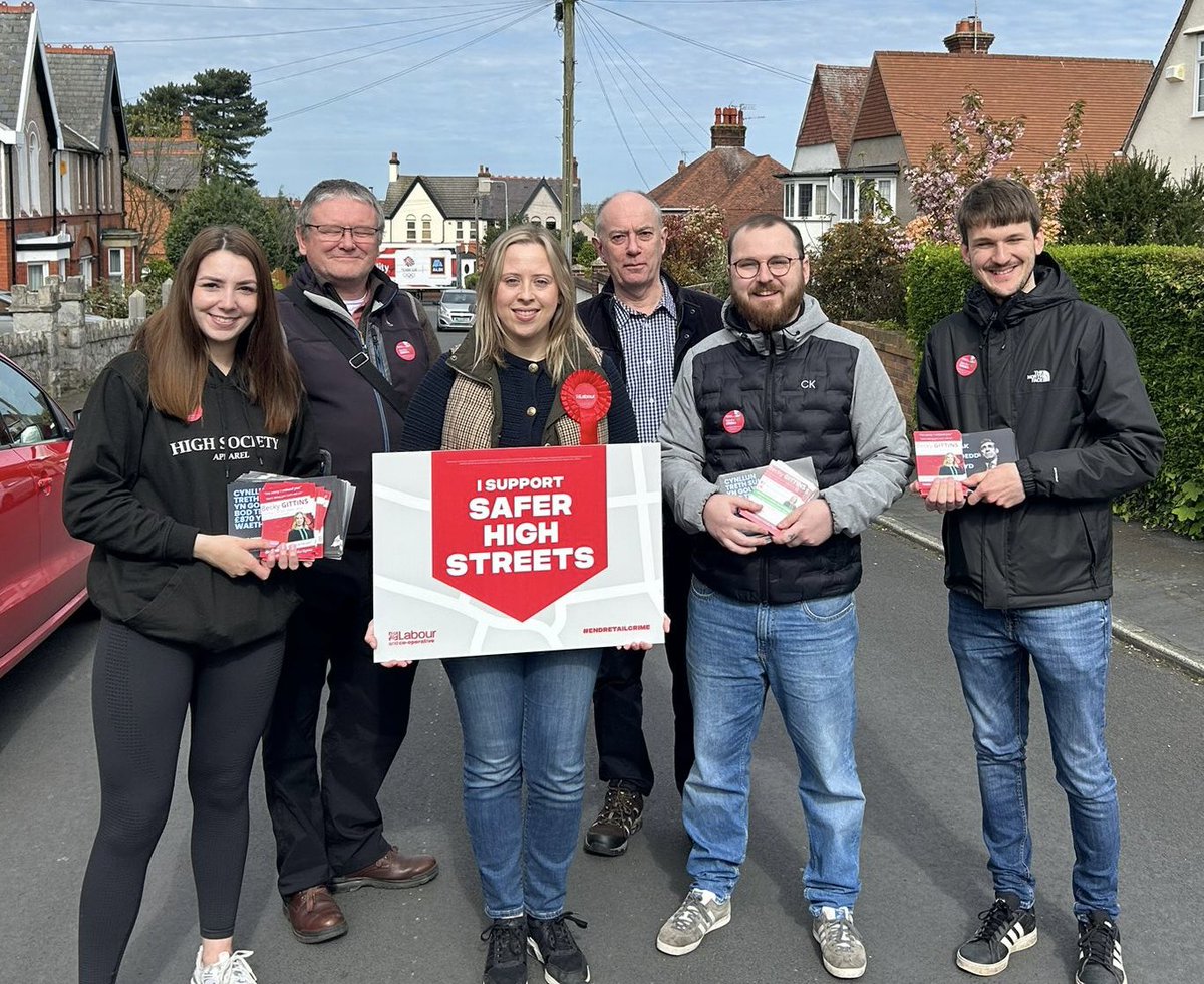 Great to be out in Prestatyn this morning, supporting the @CoopParty and @UsdawUnion campaign to #EndRetailCrime.