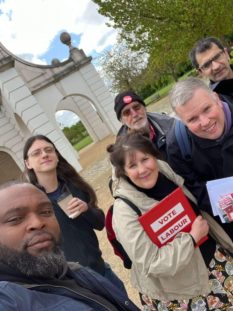 Lots of helpers in Holloway this morning chatting to local postal voters   - Plenty of support for @SadiqKhan and @Semakaleng ! 
#PostalVoteWeekend 
🗳 ✉️