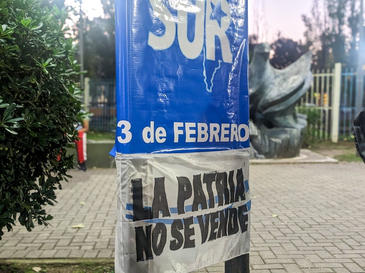 LibresDelSur3F's tweet photo. ❌El equipo Libres de Sur..
   Estuvo presente en la Universidad Nacional de Tres de Febrero.
✍️Juntando firmas para decir NO al recorte en la Educación pública y la Privatización 📚🎓
¡ Únete a nosotros y Marcha este 23 de Abril!! 
#EducaciónPúblicaSiempre https://t.co/TPWh2OxVcy