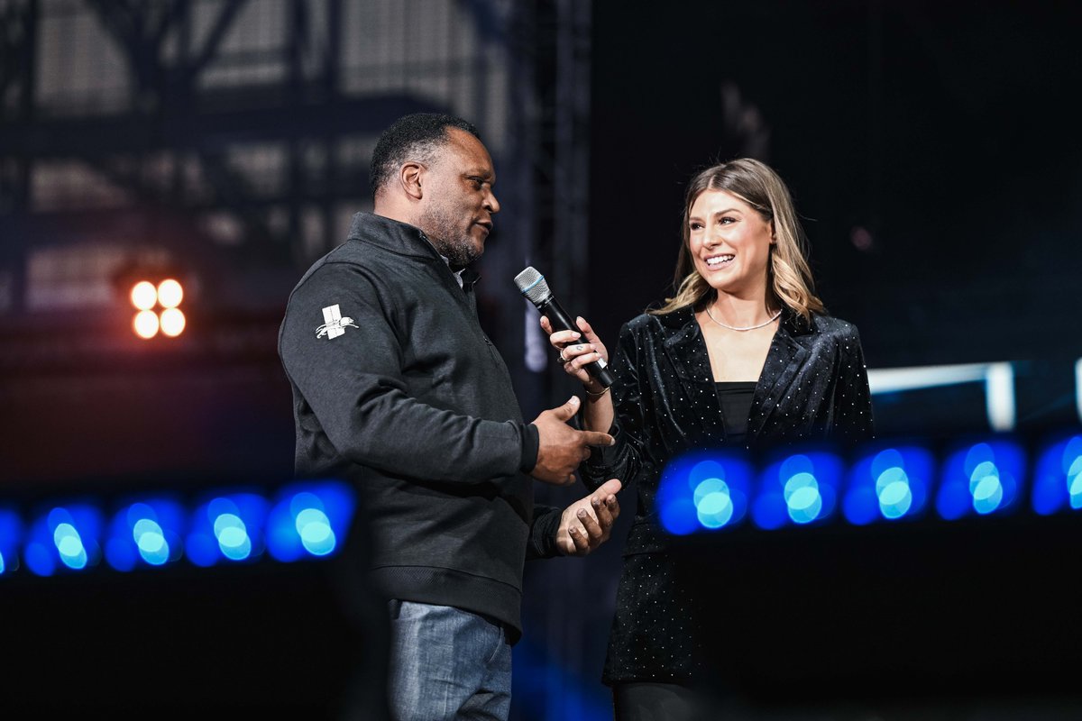 BarrySanders's tweet photo. It was awesome to be there for the @Lions new uniform unveiling.
The energy around this team is just amazing and I wanted thank the Fords, The coaches and players for having me. #ROARin24 https://t.co/mQ9dSVQWYR