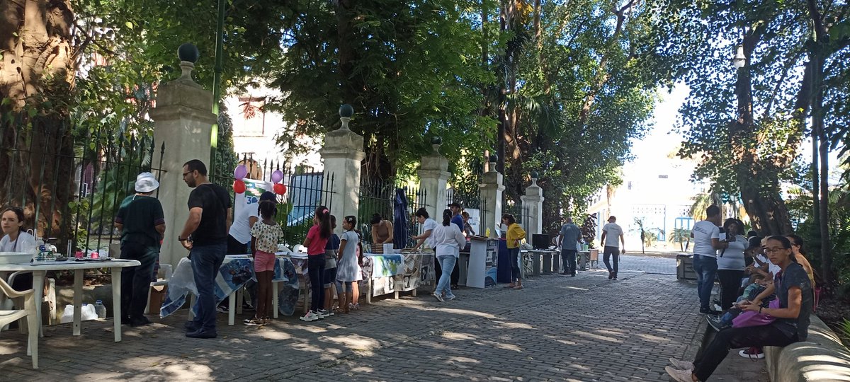 La familia @citmacuba y la #CienciaCubana reunida en la #QuintaDeLosMolinos #JuntosSomosCiencia #GenteQueSuma #30MásCiencia