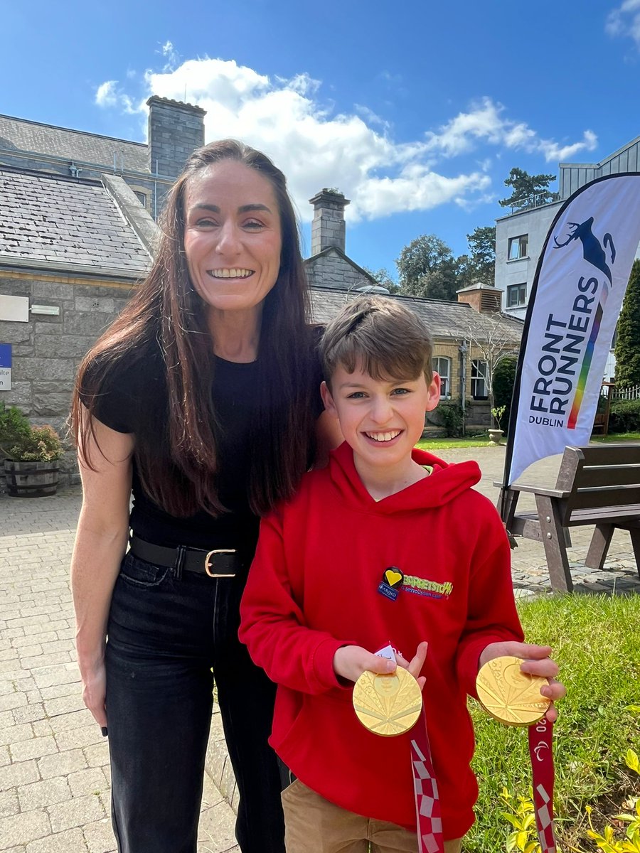 Bring the kids to work and meet world-class Irish athletes... <a href="/evemccrystal/">evemccrystal</a> and #KerryOFlaherty.  Eve also had some of her impressive bling! <a href="/MarinoInstitute/">MIE</a> (we did give them back!)