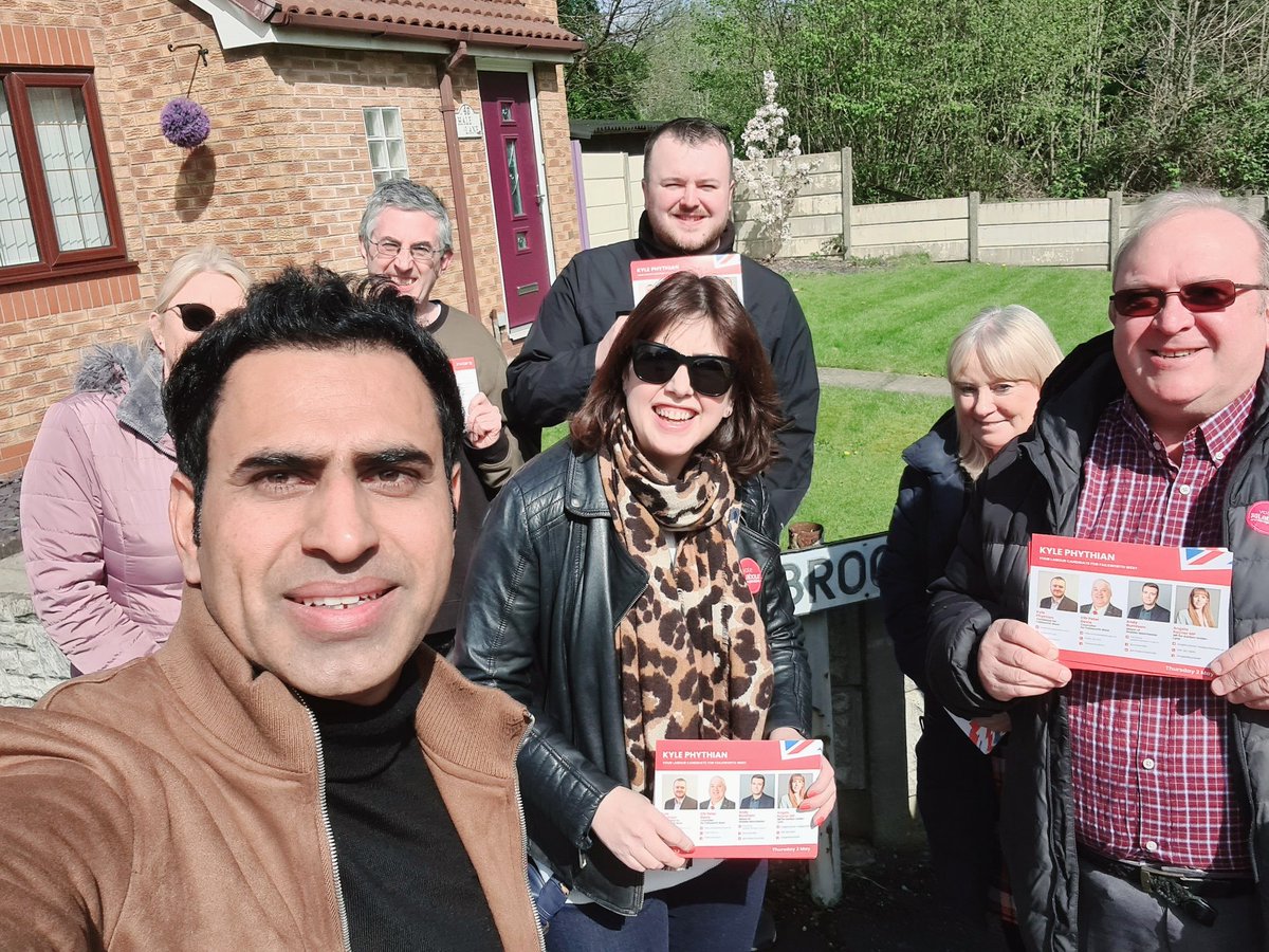 A bright yet cold morning campaigning in Failsworth West supporting candidate Kyle Phythian accompanied by MP @LucyMPowell and fellow comrades. #Oldham #LabourDoorstep #LocalElections2024