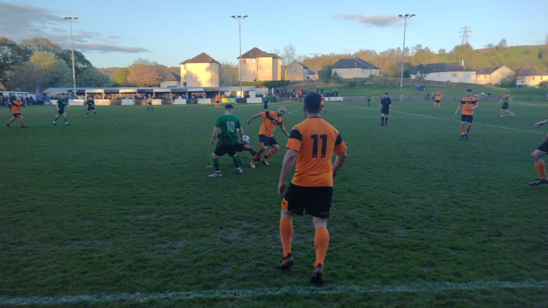 Big crowd, dramatic late winner, screaming banshees - last night's <a href="/WestmorlandFA/">Westmorland FA</a> Junior Cup final at <a href="/kendaltownfc/">Kendal Town FC</a> had so much.

Report with reaction of how <a href="/kirkbystephenfc/">Kirkby Stephen FC</a> (orange) beat <a href="/EndmoorKGRFC/">Endmoor KGR</a> Res 3-2 aet ⬇️

<a href="/WestmorlandFL/">Westmorland Football League</a> #Kendal <a href="/NonLeagueCrowd/">Non League Crowds</a> #grassrootsfootball