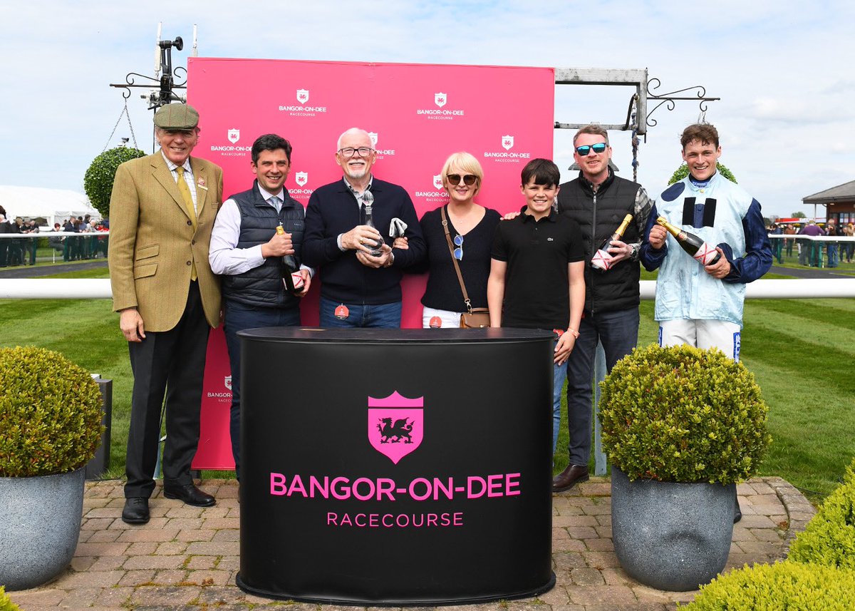 RACE 3 RESULT: THE DRAGONBET BEST ODDS GUARANTEED HANDICAP STEEPLE CHASE 🥇Lipa K 🥈One Fine Man 🥉Grand D’oudairies Jockey: @TobyWynne6 Trainer: @G_G_Racing Owners: Mr P Conway & T B P Cottrell Racing 📸 @OffPhoto @DragonBetWales