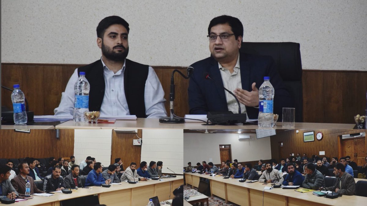 #LokSabhaElections2024 Expenditure Observer Shri Sambit Mishra reviews preparations in Budgam. District Plan for expenditure monitoring, static surveillance, media monitoring & seizures discussed. @ECISVEEP @akshaylabroo @BudgamPolice @dicbudgam @ddnewsSrinagar