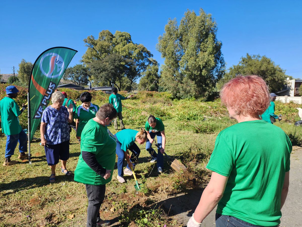 🟢Lesedi: Rensburg skoonmaakaksie - Saterdag 20 April 2024

Die #groeiendegroengolf hou aan met groei! Stem op 29 Mei 2024!
#herstelenbou #skoonmaakaksie #VFPlus #Rensburg