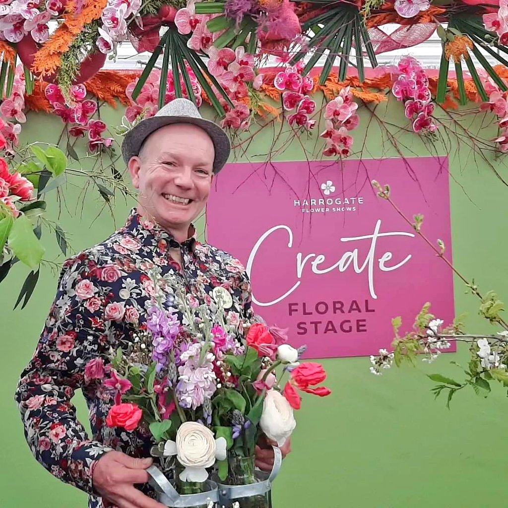 A busy weekend preparing for Harrogate Spring Flower Show which opens on Thursday next week. 

I will be there each day demonstrating on the Create stage in the Floristry pavilion.
Tickets for the show available in advance or on the gate on the day!
@harrogateflowershow