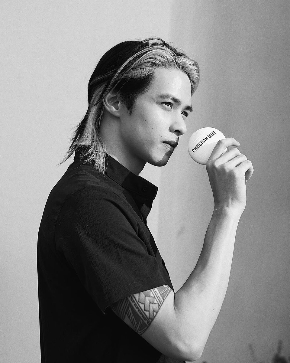 HmuSung's tweet photo. วันนี้ @zung_kidakarn มาบอกเคล็ดลับความหล่อเท่ค่ะ DIOR ของเค้าดีจริง😘😊

>^~^<
#DiorLaMousse
#DiorLeBaume
#zungkidakarn https://t.co/m8XbYFXMfU