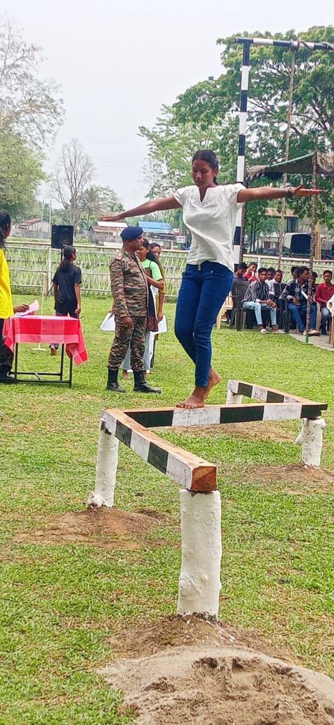 An Agniveer pre-recruitment training camp for Adivasi and Tea Garden Community youths was conducted at Hatigarh Army Cantt in Udalguri on 20 Apr 24. It was aimed at preparing young army aspirants for physical, medical and written tests. @SpokespersonMoD @adgpi @easterncomd