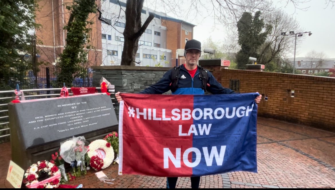 sofiaalii03's tweet photo. I had the pleasure of speaking to Mik Parkin, who is running 227 from Anfield to Grenfell to raise awareness for the Hillsborough Law. @Sheff_Grenfell 

Click the link below to read more: https://t.co/45Kk86bNdx

#Sheffield #grenfell https://t.co/VFzSDpBlJf