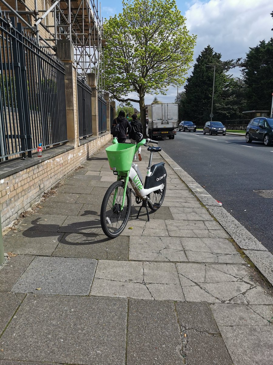 Another thoughtful @limebike rider!!! Left blocking the path on East End Road N2. Selfish!!! Don't ride if you can't park!!!! 😡