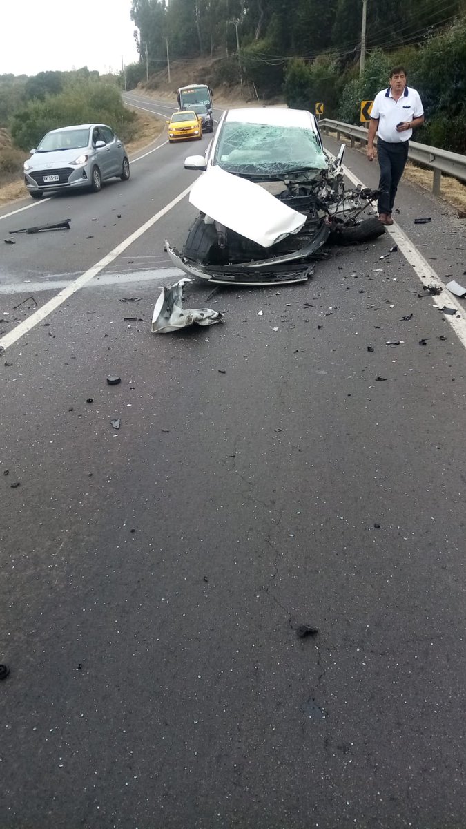 🔴Precaución por accidente de tránsito en Ruta F-30 Ruta Quintero altura Puente Mantagua, al momento una persona lesionada en maniobras de reanimación, Bomberos, ambulancias y Carabineros en el lugar @biobio @chile_accidente @Louisvasquez23 @Pabl0Manzanares