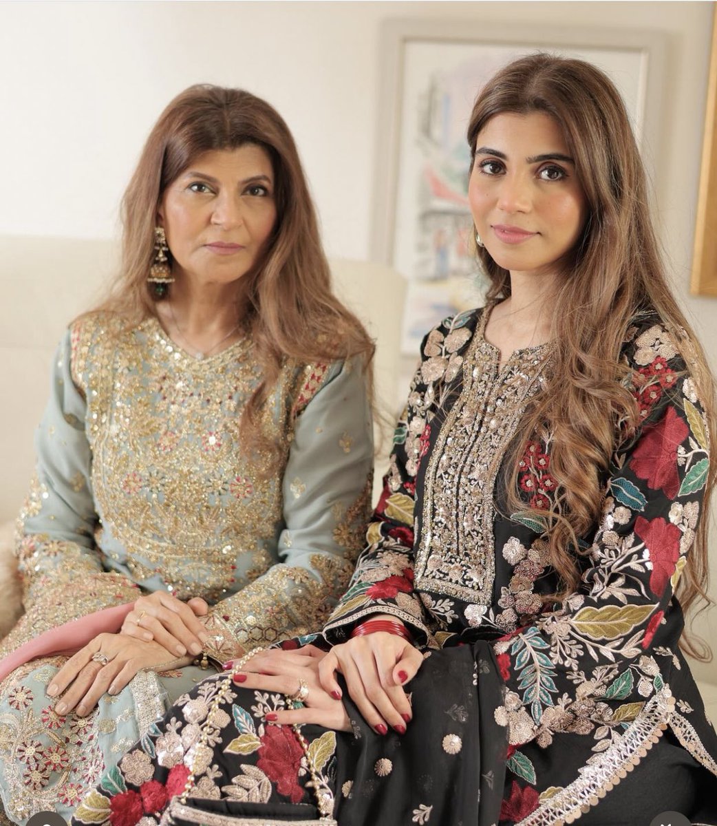 Mina Tariq and Rubina Asharaf being the fashionistas! 

#minatariq #rubinaashraf #pakistanicelebrities #pakistanfashions