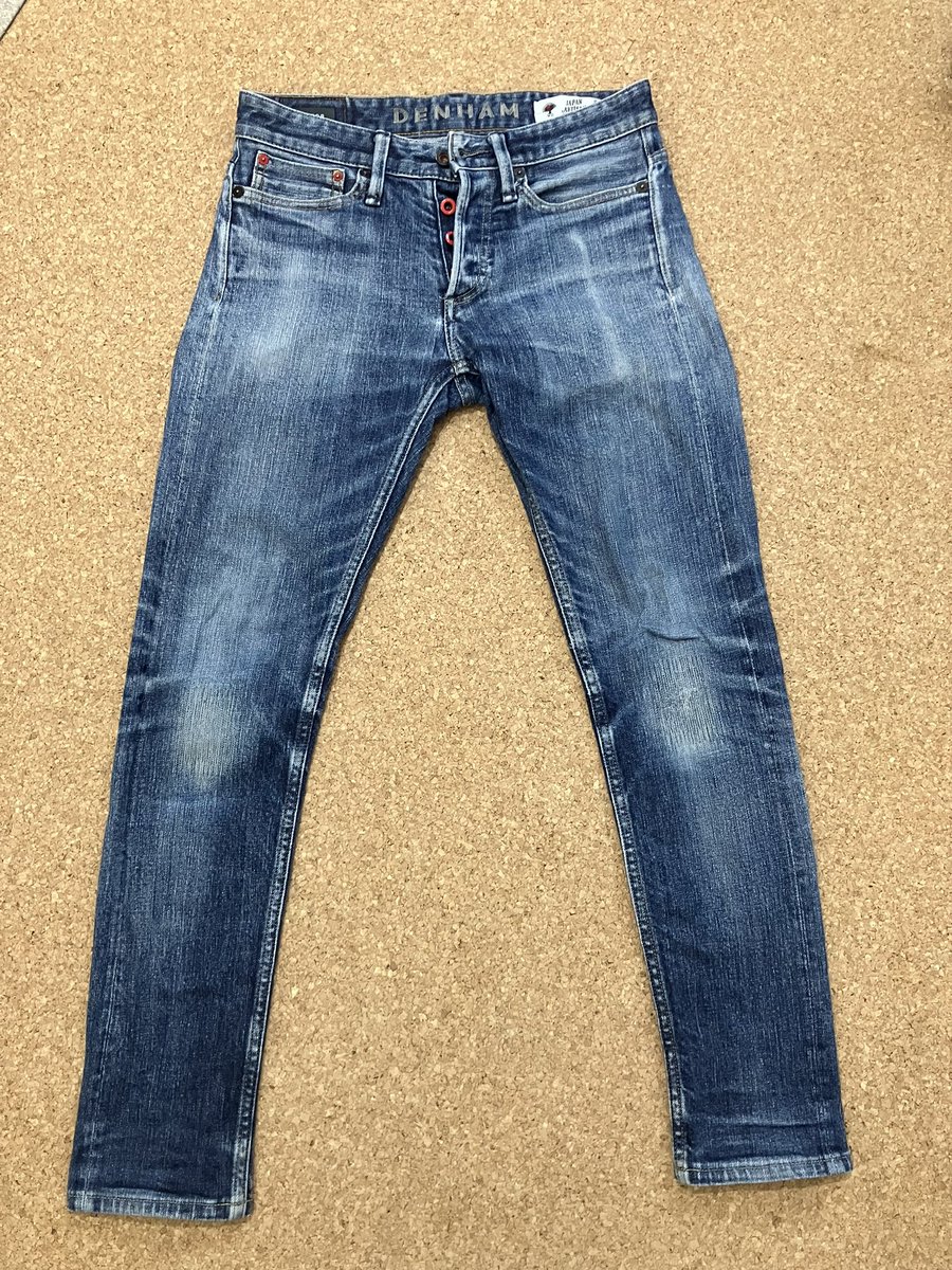 sankosukesan's tweet image. 6年前にデンハムの生デニムを購入
元の写真と見比べるともの凄く色落ちしてることがわかりました。

#デンハム
#ジーンズ
#生デニム