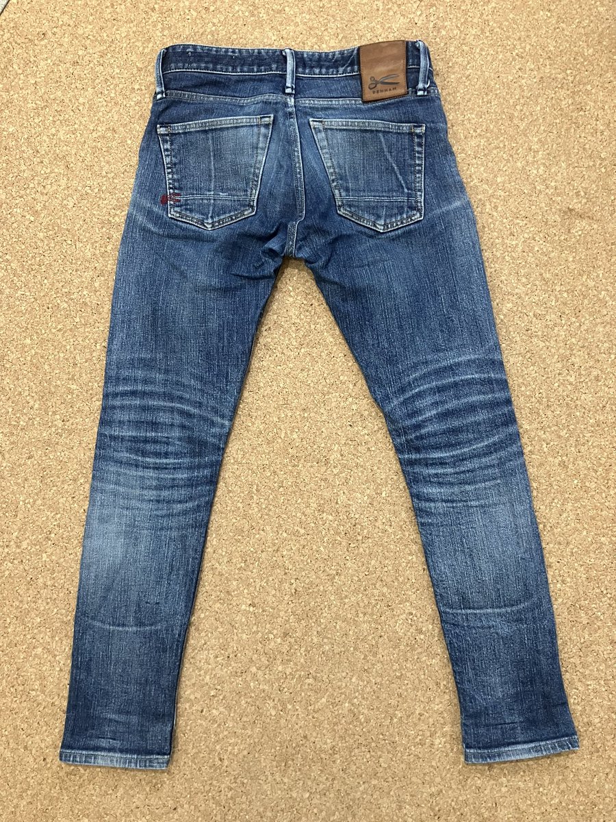 sankosukesan's tweet image. 6年前にデンハムの生デニムを購入
元の写真と見比べるともの凄く色落ちしてることがわかりました。

#デンハム
#ジーンズ
#生デニム