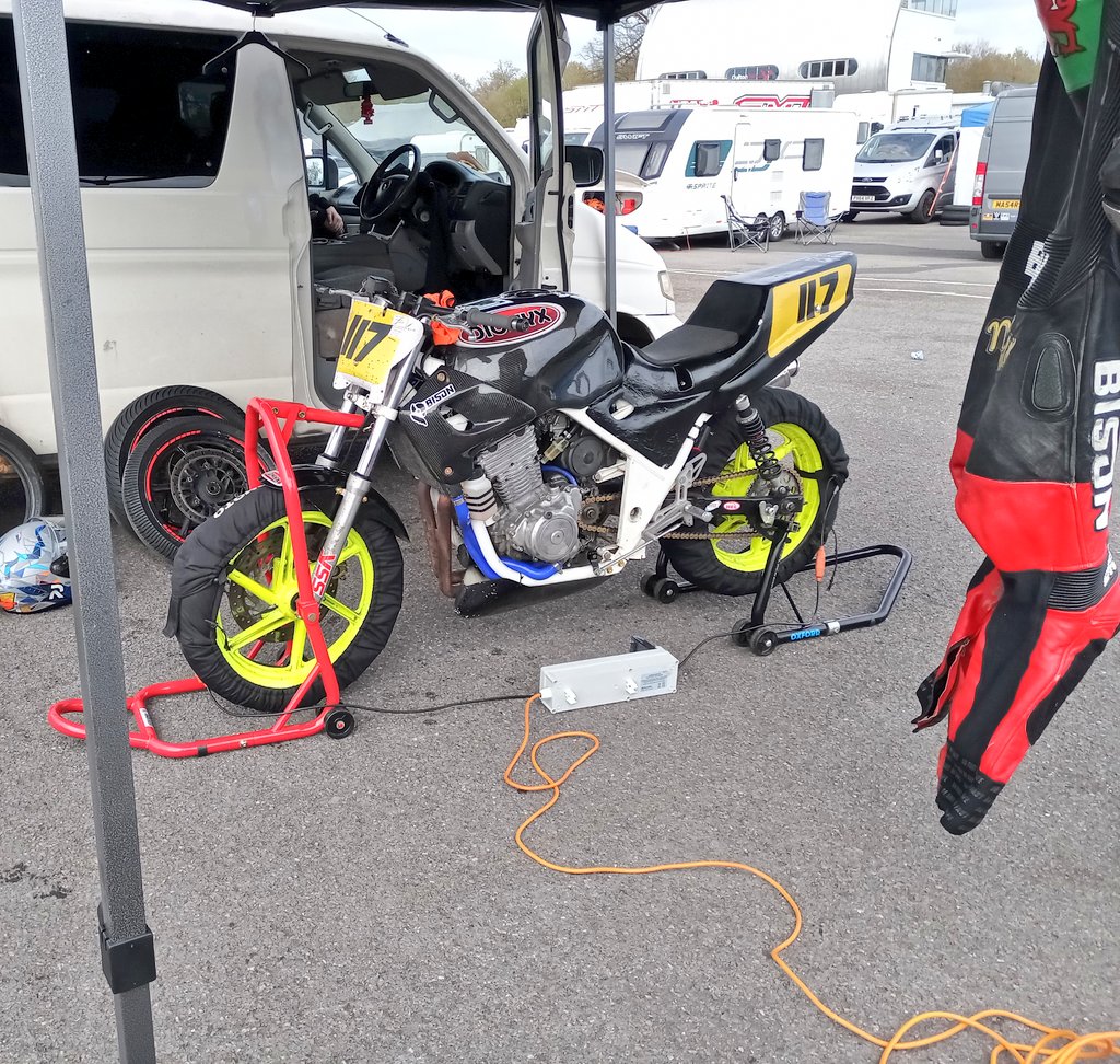 Wirral 100 @ Oulton Park! Qualified 12th out of 30, finished race 1 15th after a 6 way battle with the modern bikes! CB500 class: Qualified 4th finished 4th