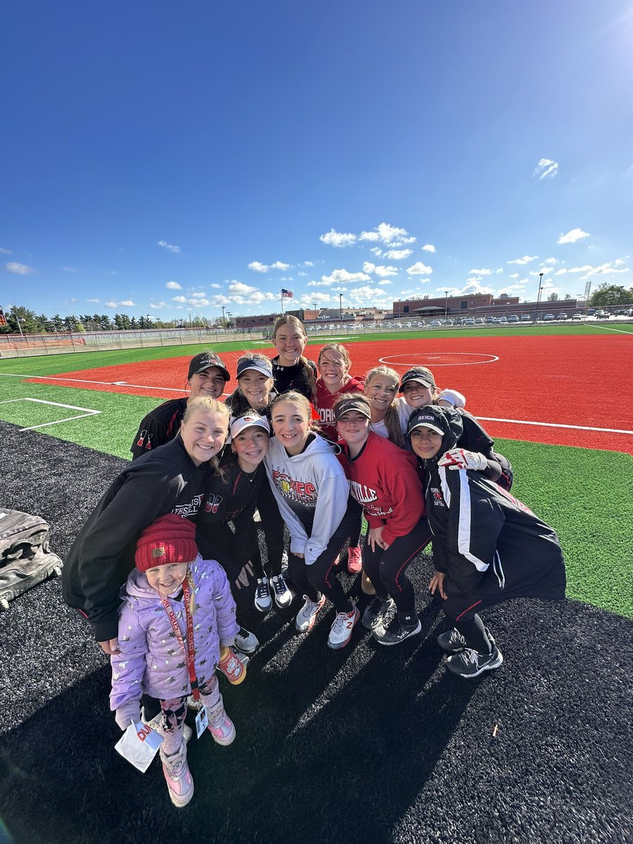 Great day for some Yorkville softball 🦊