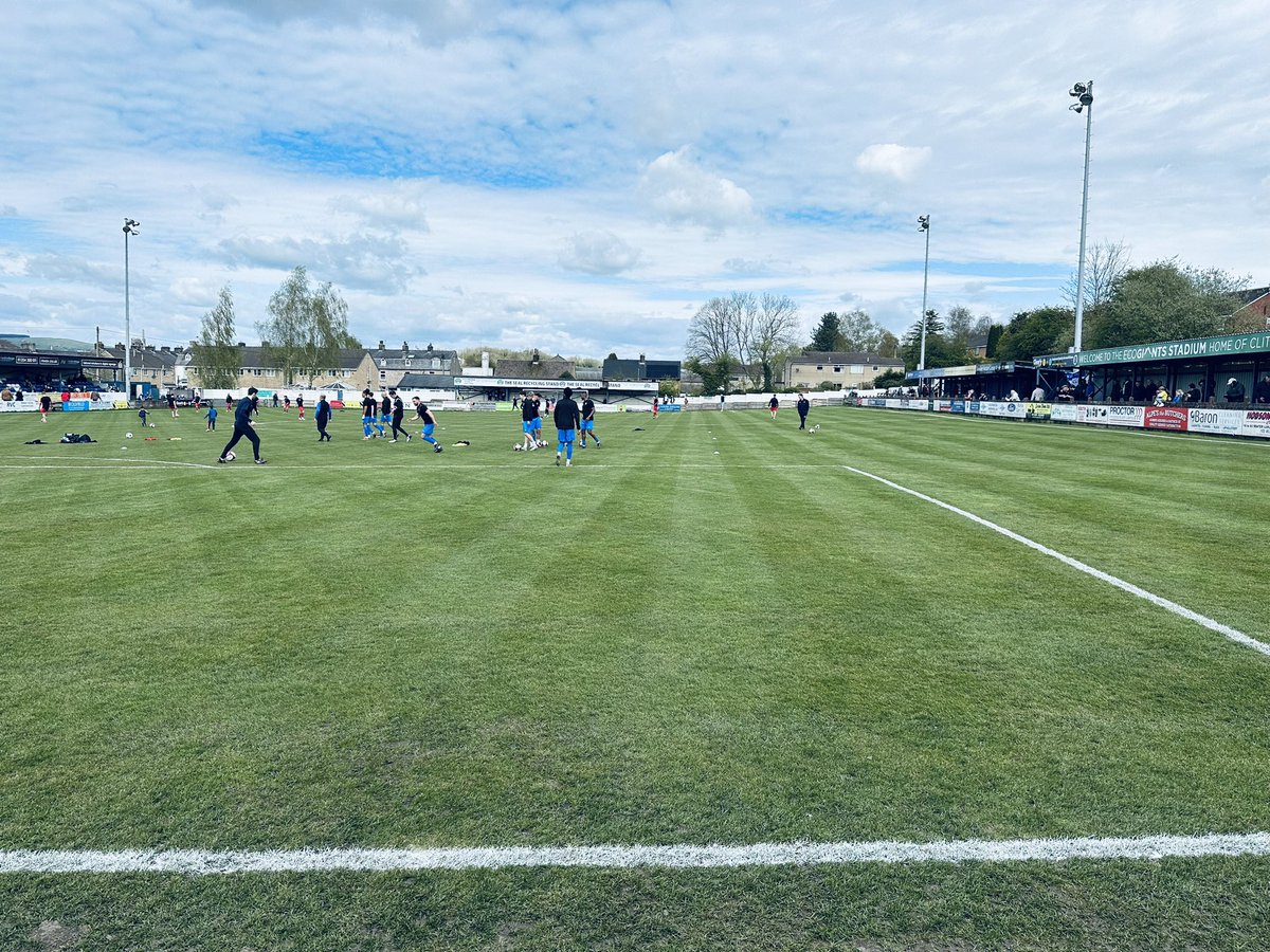 ChrisMartin_93's tweet photo. Clitheroe vs. Hednesford Town on a sunny Saturday afternoon at Shawbridge.
Nice warmup before the main event at Ewood Park tomorrow afternoon.
#nonleague #uptheclit #hardtofind #practicemakesperfect #findthespot https://t.co/zi5moQSSFD