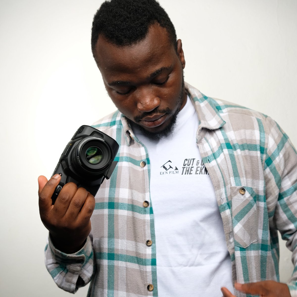 #NouvellePhotoDeProfil
Réalisateur Camerounais basé à Yaoundé 
Creativ director/ graphic designer/ vfx artist / 2d & 3d animator
Ceo @EknMusic EknFilm
Also Rappeur and singer 😌