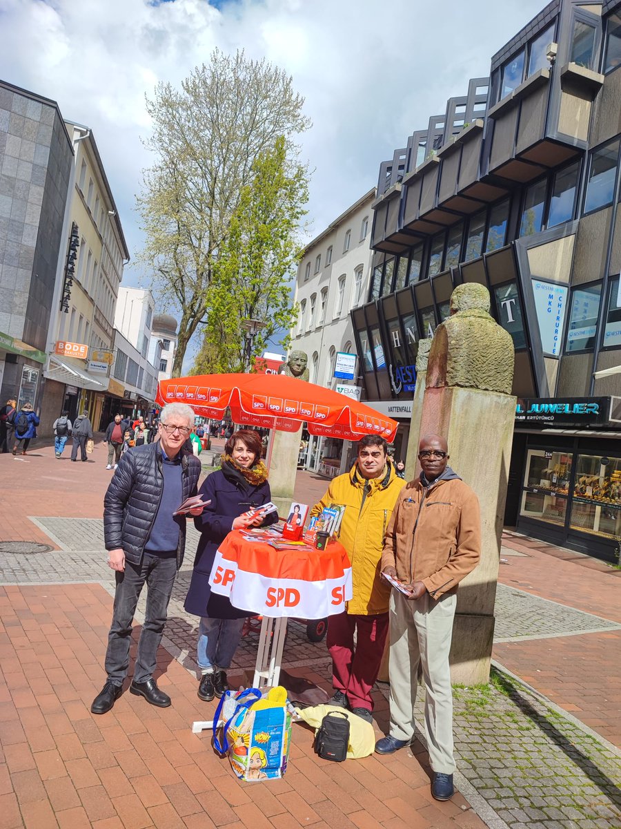 Fasiukelani's tweet photo. Today at SPD Harburg-Mitte Information Stand by Lüneburger street Harburg. https://t.co/vIAtRKO9tu