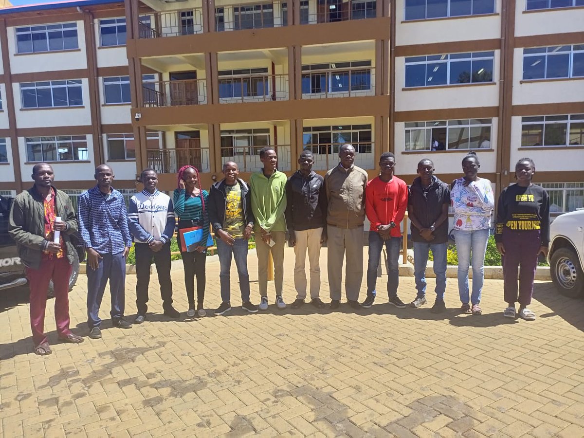 kesa_kenya's tweet image. 𝐔𝐎𝐄𝐄𝐒𝐀 𝐍𝐄𝐖 𝐋𝐄𝐀𝐃𝐄𝐑𝐒𝐇𝐈𝐏 
As Mr. Ochieng' takes over the helm of @UoEld_Town Economics Students Association from Ma'am Kasomo, we @kesa_kenya wish to laud the outgoing chair for her leadership as we wish the new engine all the best in their term.
 #UnityofPurpose